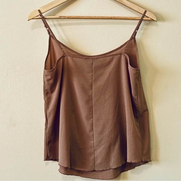 Le Chateau| Classic Tan Silky Sheer Flowy Women’s Camisole  Tank Top Sz M - Picture 4 of 4
